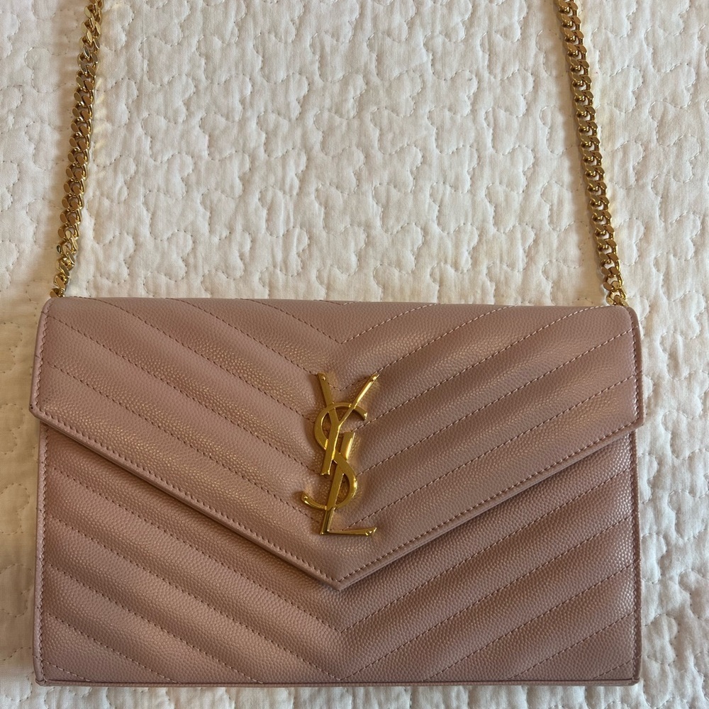 Saint Laurent CASSANDRE MATELASSÉ CHAIN WALLET